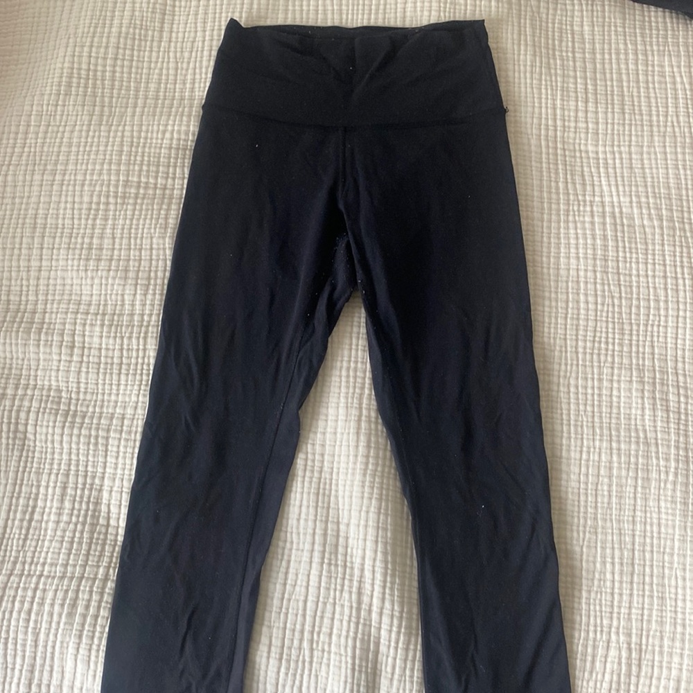 Lululemon cropped Wunder Under leggings size 4